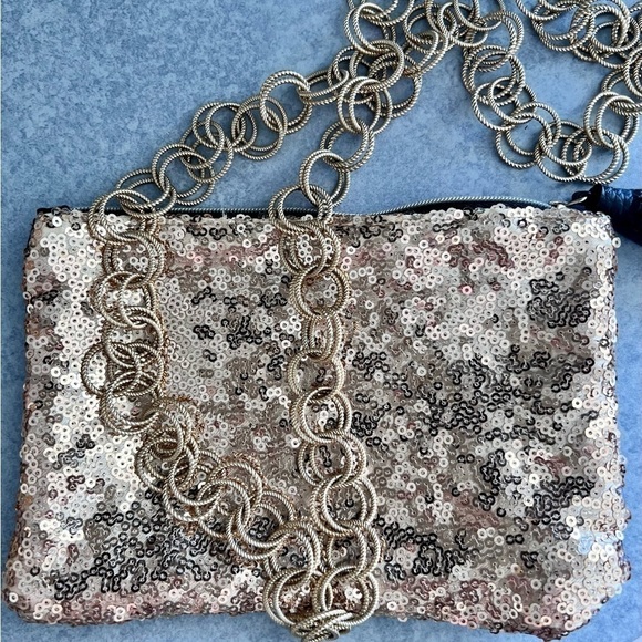 Betsey Johnson gold chain. - Picture 2 of 6